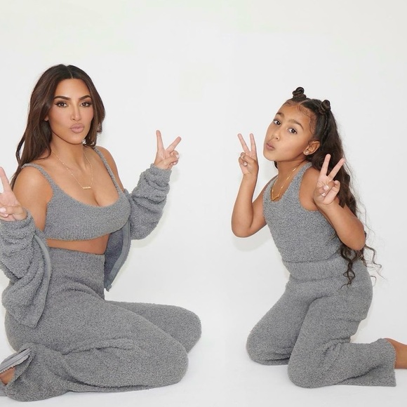 Kids Skims Cozy collection loungewear set in the color Smoke - Picture 2 of 15